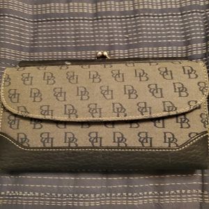 Dooney & Bourke wallet